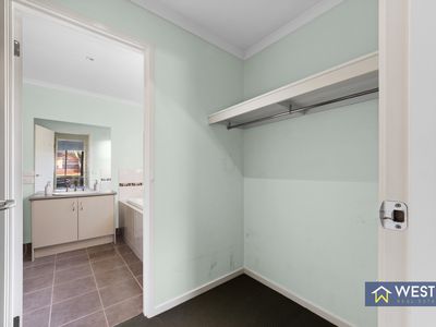 5 Bunjil Way, Tarneit