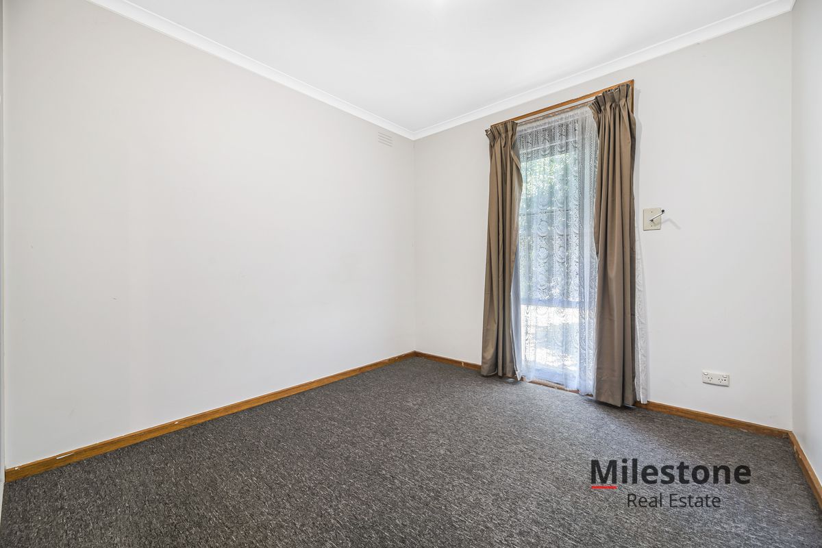 13 Fairbairn road, Cranbourne