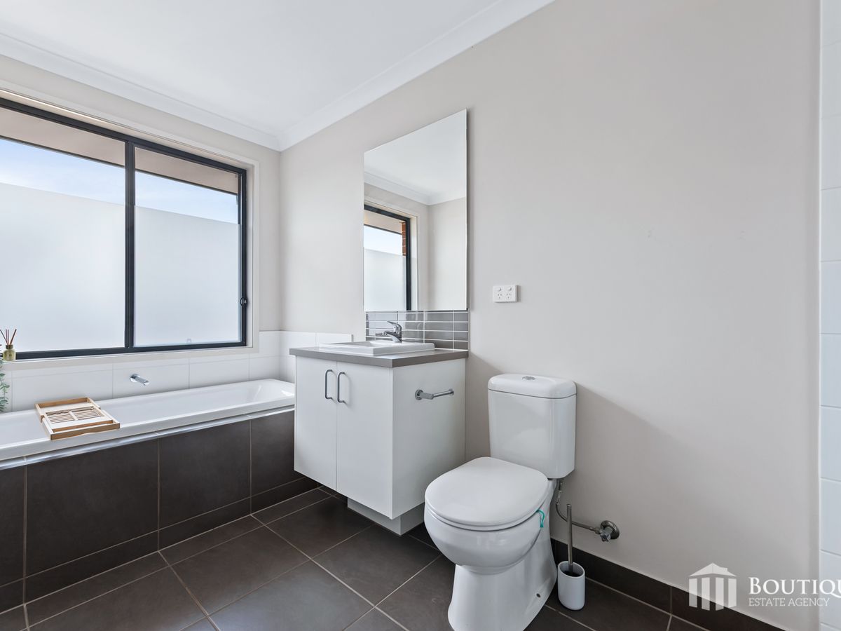 22 Rosina Drive, Officer