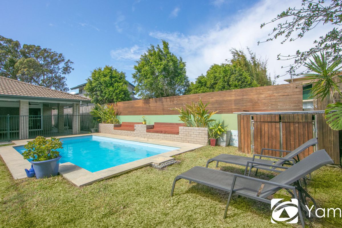 98 Lakes Boulevard, Wooloweyah