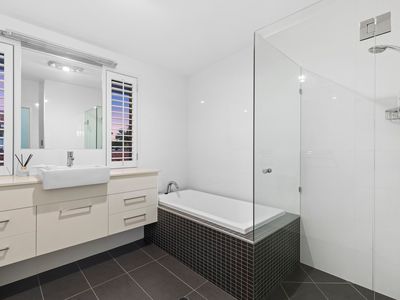 8 Carling Court, Raby Bay