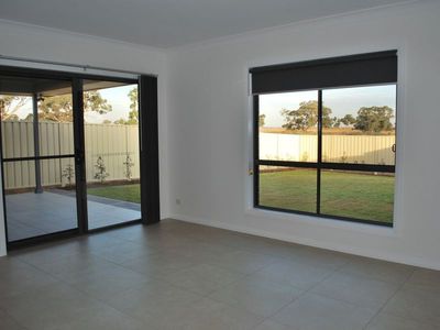 42B Keswick Parkway, Dubbo