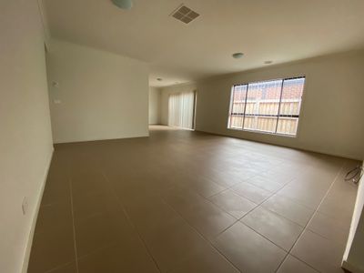 25 Bondi Parade, Point Cook