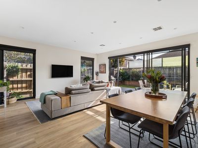 8B Waiora Parade, West Footscray