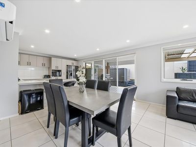 62 greenfield crescent , Elderslie