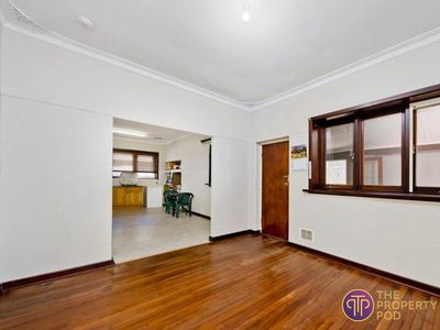 7 May Drive, Nollamara