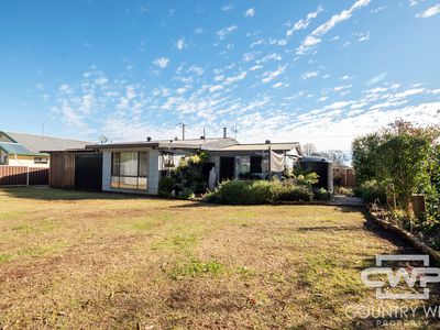 6 Coakes Street, Guyra