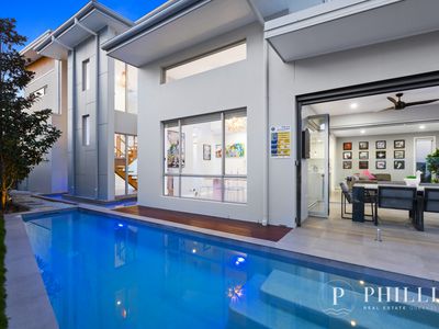 7842 Pavilions Close, Hope Island