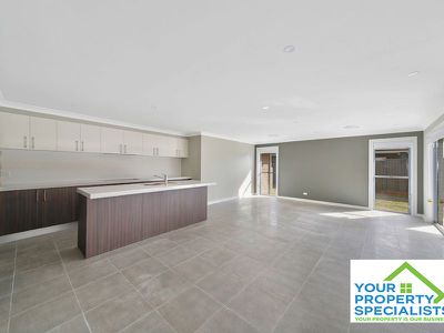 5 Ewing Loop, Oran Park