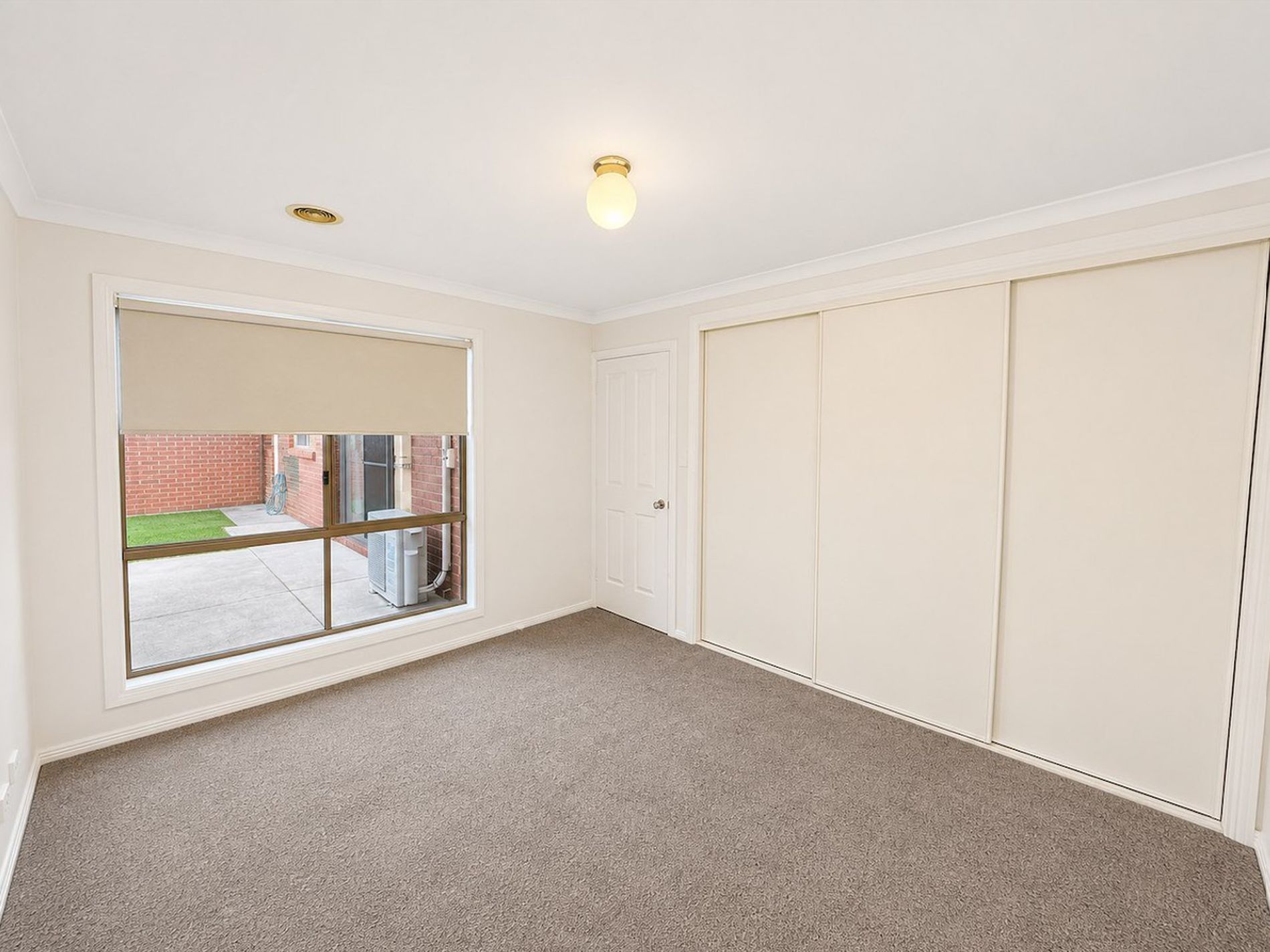 2 / 10 Dixon Avenue, Werribee