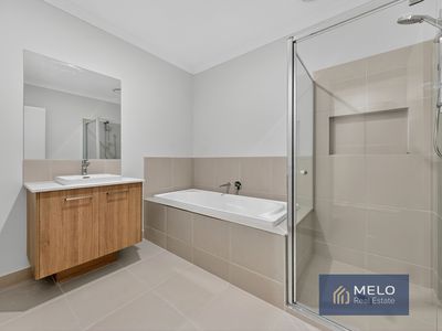 62 Woolspinner Crescent, Wyndham Vale