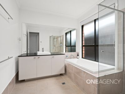 4 Honeybee Crescent, Calderwood