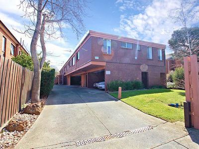 2/25 Empire Street, Footscray