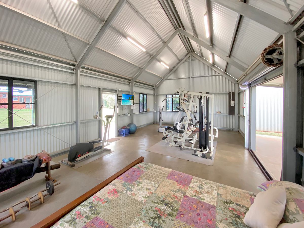 8394 Kennedy Highway, Atherton