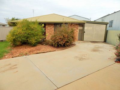 2 / 2 Lloyd Close, Kerang