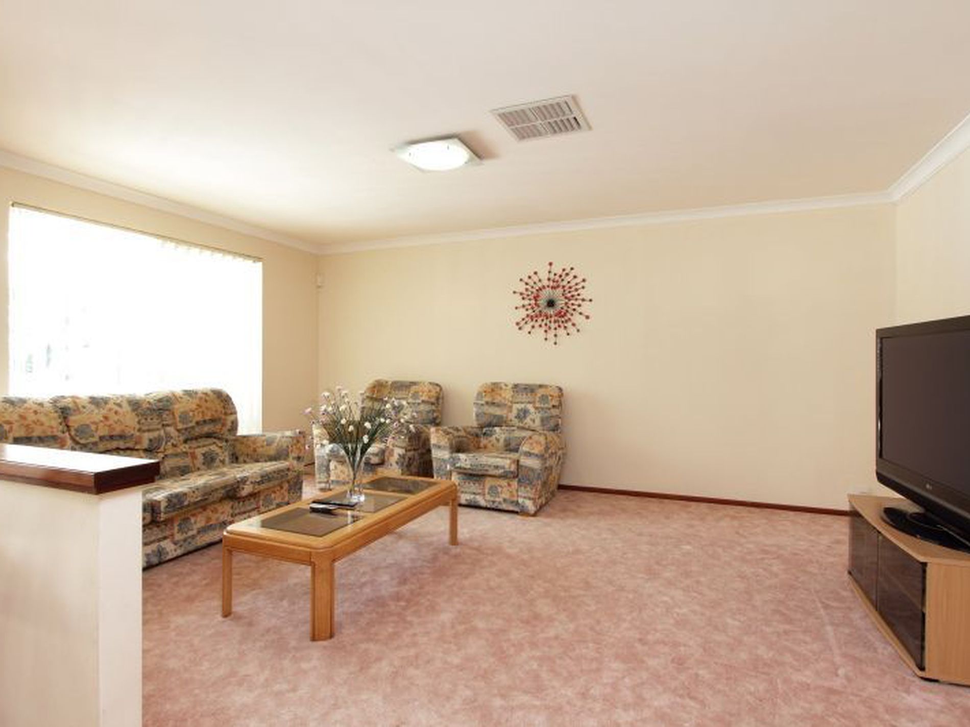 2 Klein Court, Winthrop