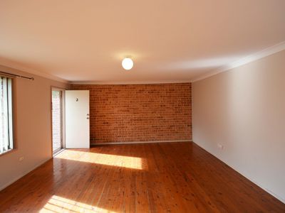 2 / 7 Central Avenue, Oak Flats