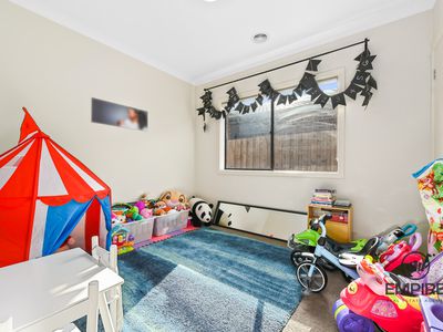 8 Pontiac Road, Cranbourne East