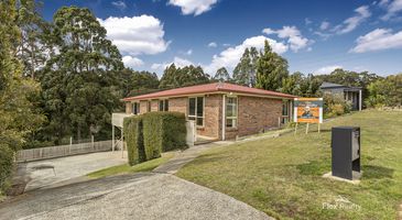53 Blackwood Parade, Romaine