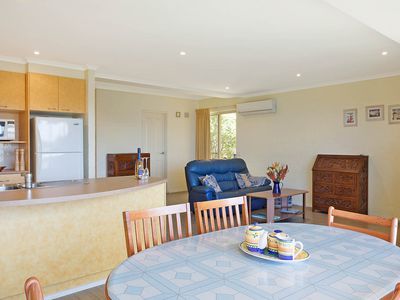 1 / 6 Banksia Court, Tura Beach