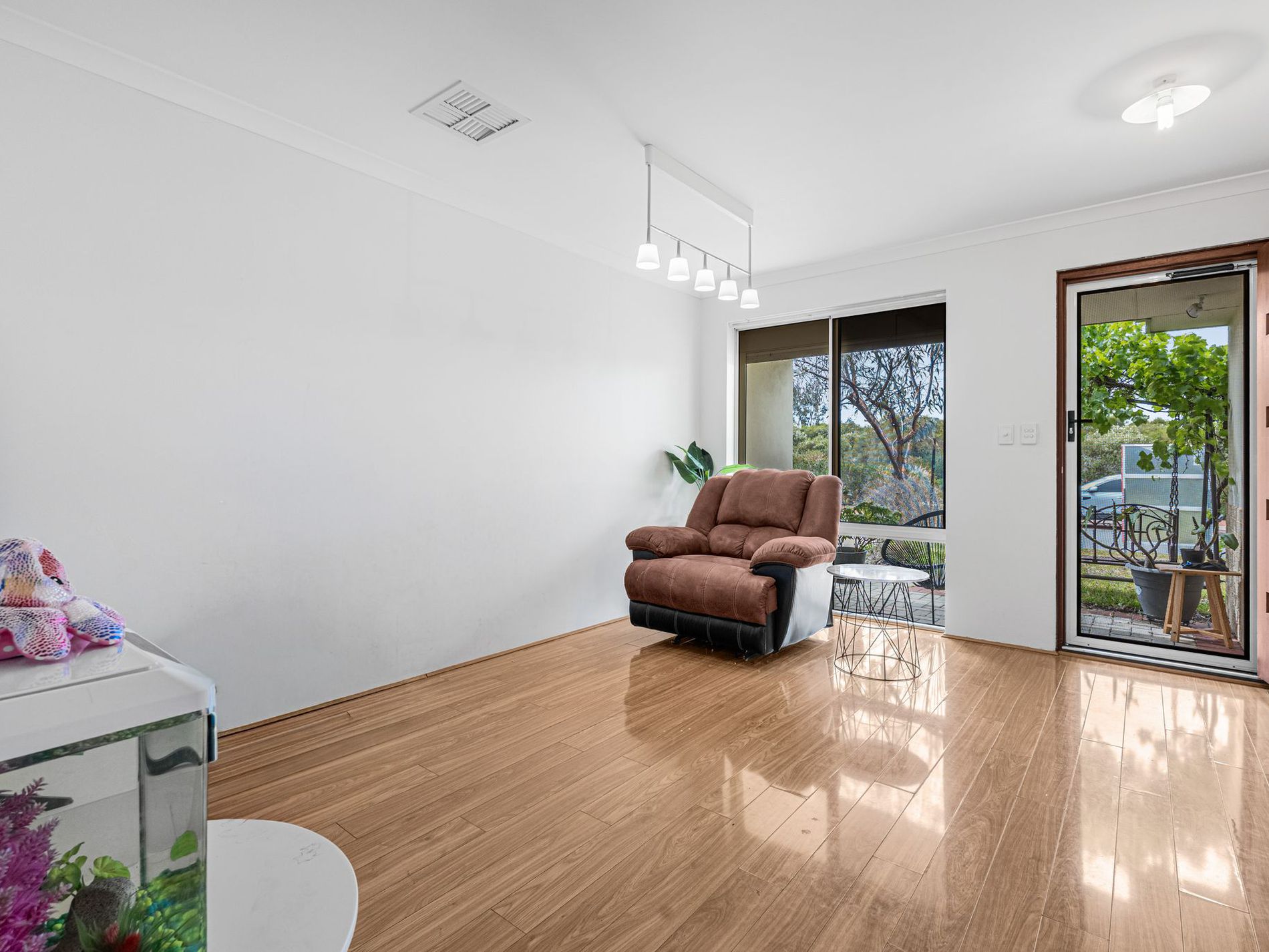 37 Millot Vista, Caversham