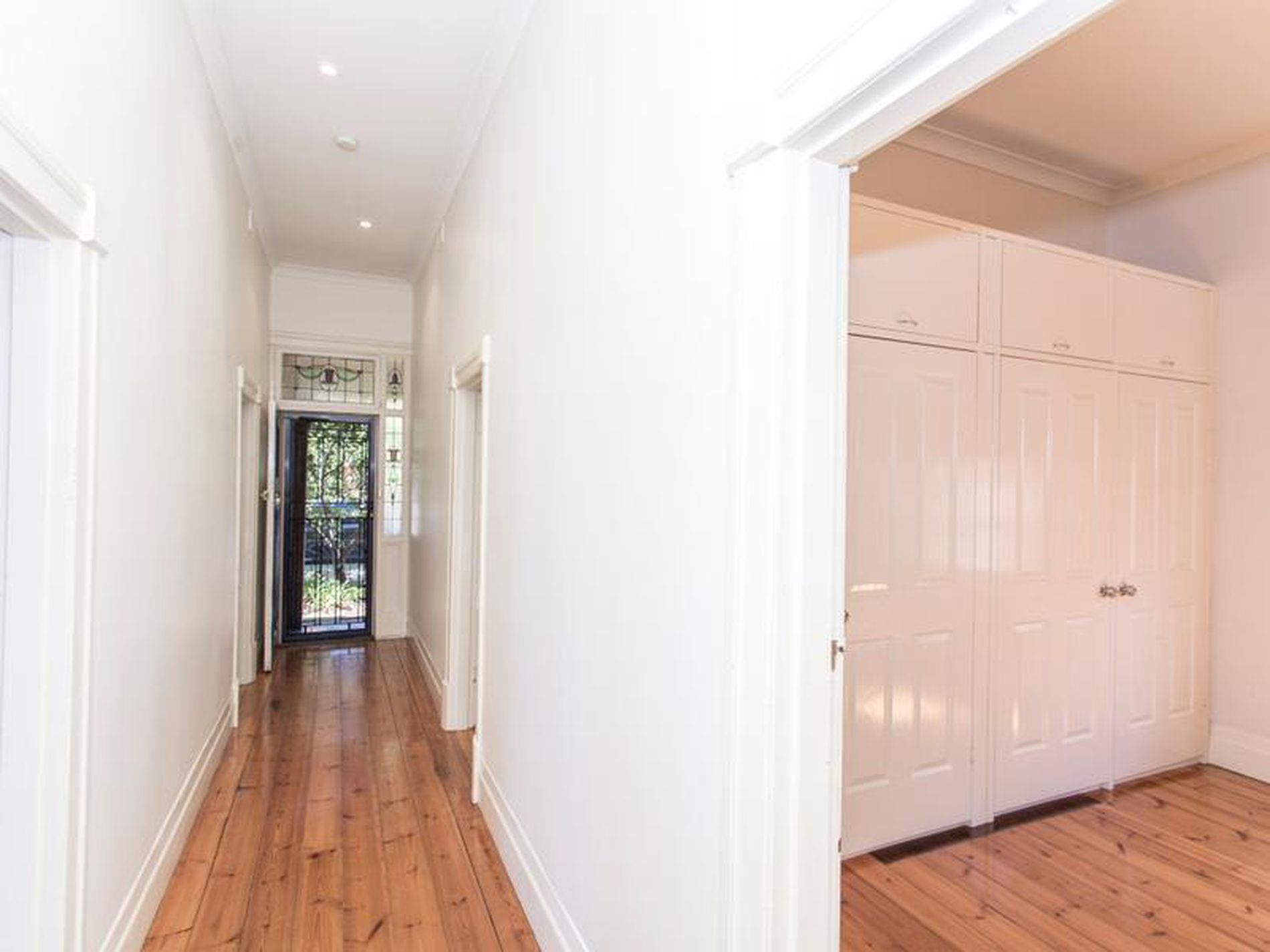 2 Long Street, Plympton