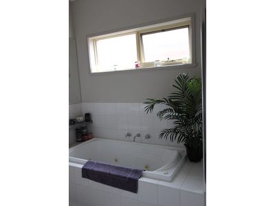 8 / 143 Barrabool Road, Highton