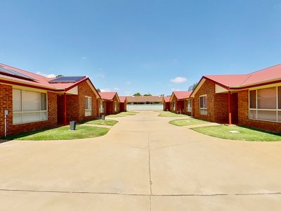 4 / 15 Bedford Avenue, Dubbo
