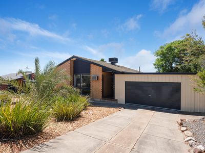 12 Manoora Drive, Hallett Cove