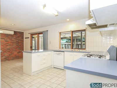 4 Redleaf Close, Heathcote