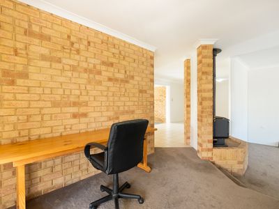 594 Safety Bay Rd, Waikiki