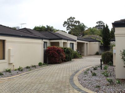 2 / 7 Holder Street, St James