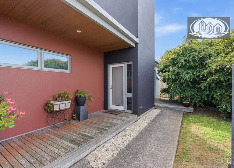 8 Aquarius Court, Portland North