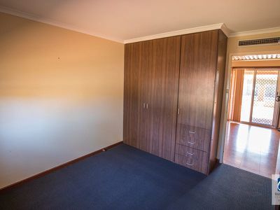 8 Barton Way, Newman