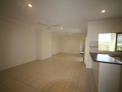 2 Timberlea Drive East, Bentley Park