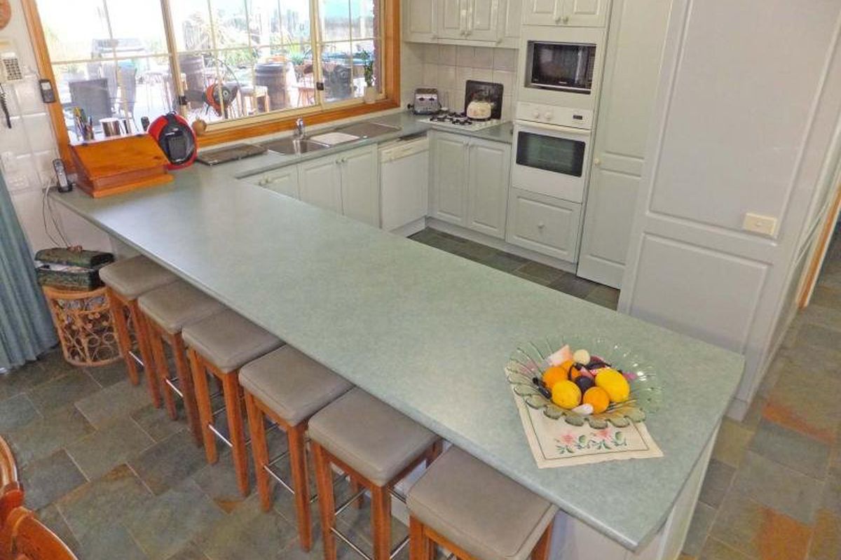 100 The Avenue , Kyabram