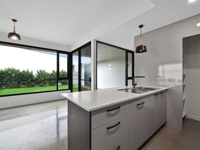 2 / 54 Landsborough Avenue, Newstead