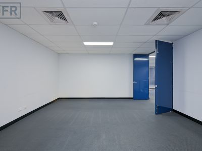 82 Discovery Drive, Bibra Lake