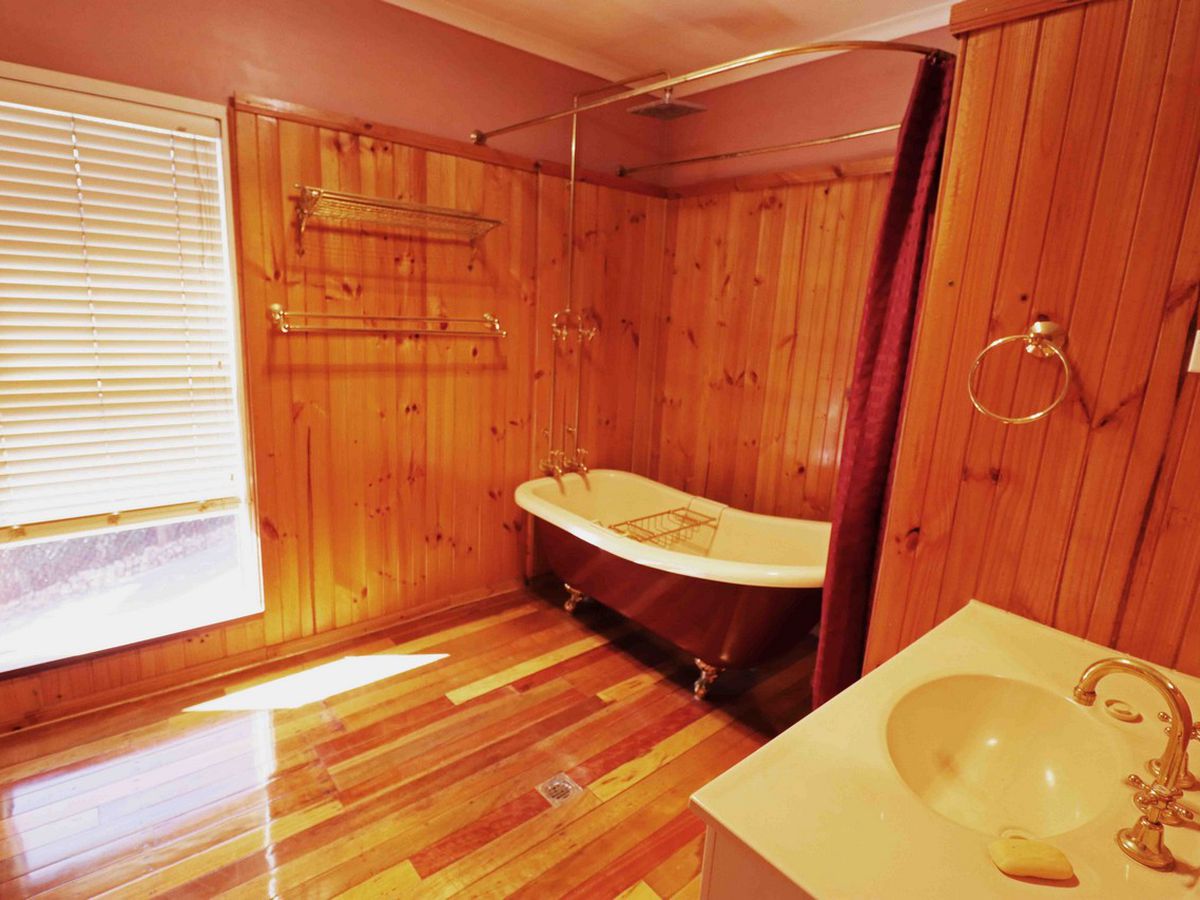 25 TWELFTH AVENUE, Atherton