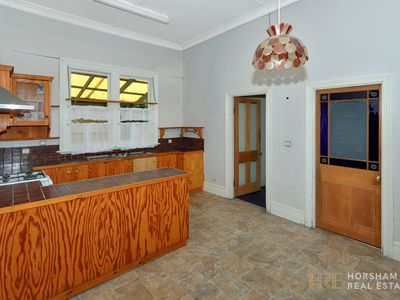 9 Henry Street, Horsham