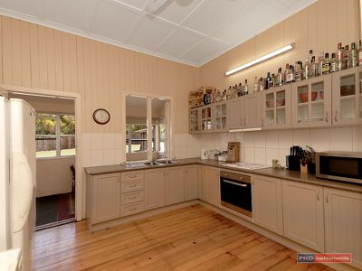 14 North Station Road, North Booval