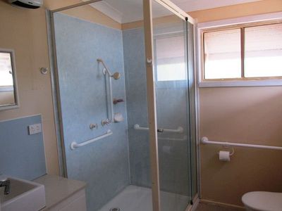 1 Robin road, Longreach