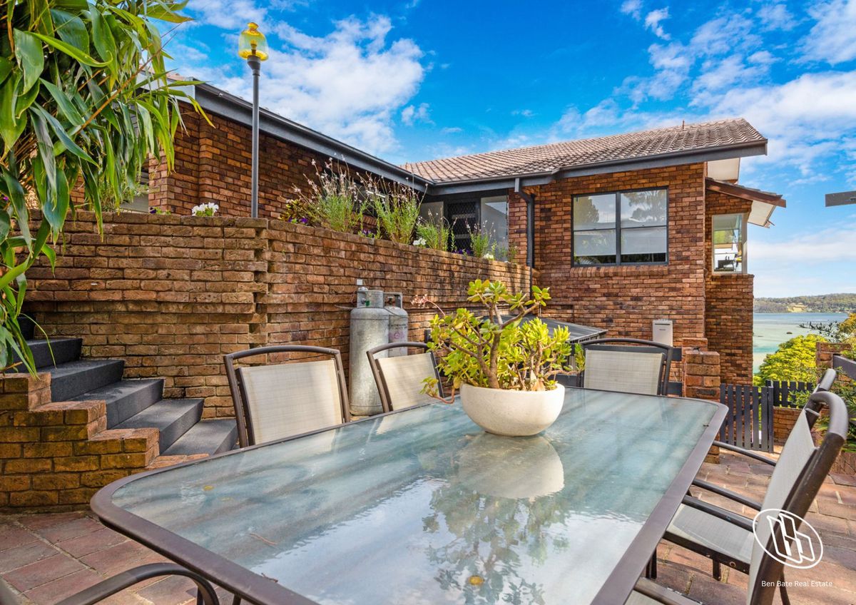 11 Hillcrest Avenue, North Narooma
