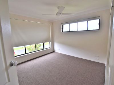 1 / 6 Crosby Avenue, Pacific Pines