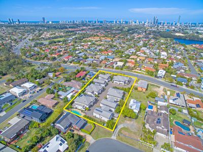 6/215 Benowa Road, Benowa