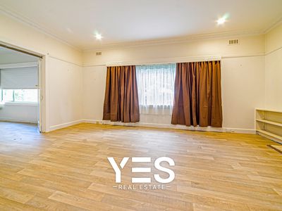 1 / 4 Allen Street, Glen Waverley