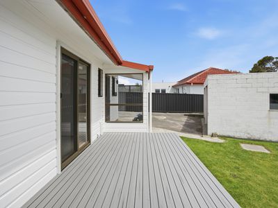 8 River Leads Drive, George Town