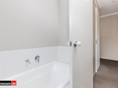 9 / 12 Arbon Way, Lockridge