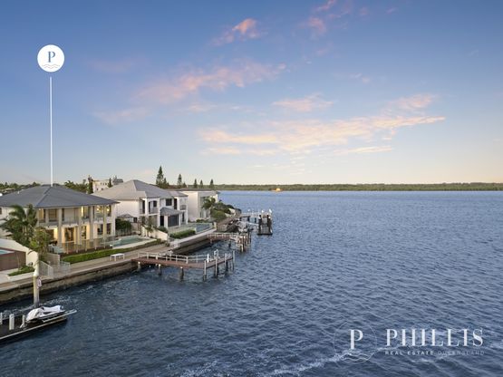 48 King Charles Drive, Sovereign Islands