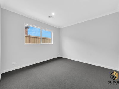 13 Pickering Crescent, Lara